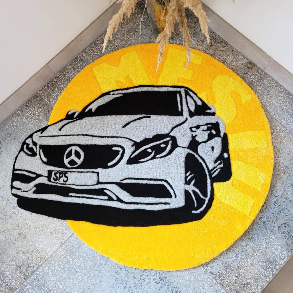 Dywan personalizowany z motywem auta, mercedesa. Ręcznie wykonany metodą tuftingu.